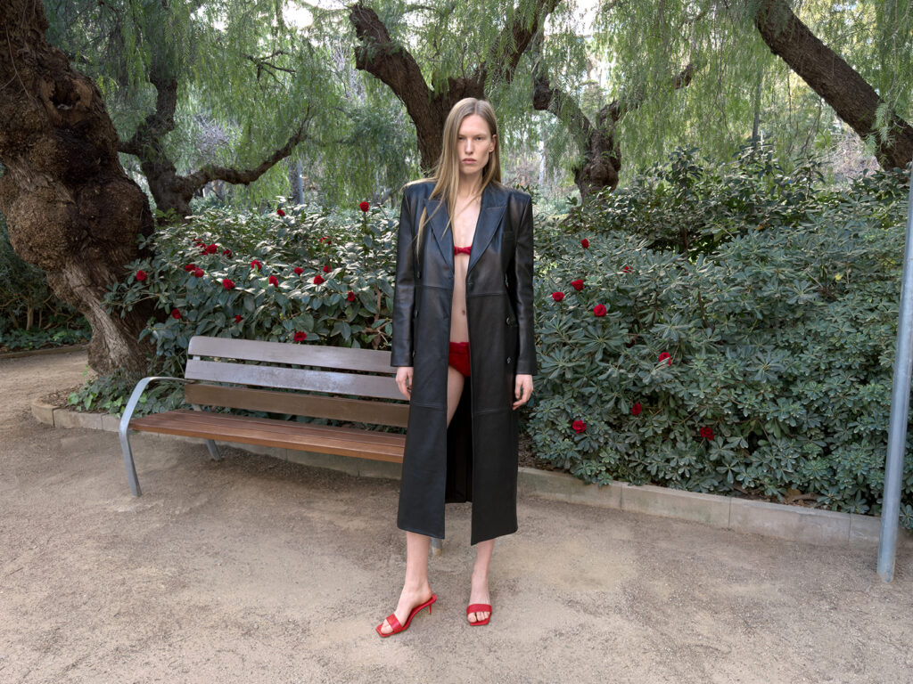 mules en cuir rouge Aeyde