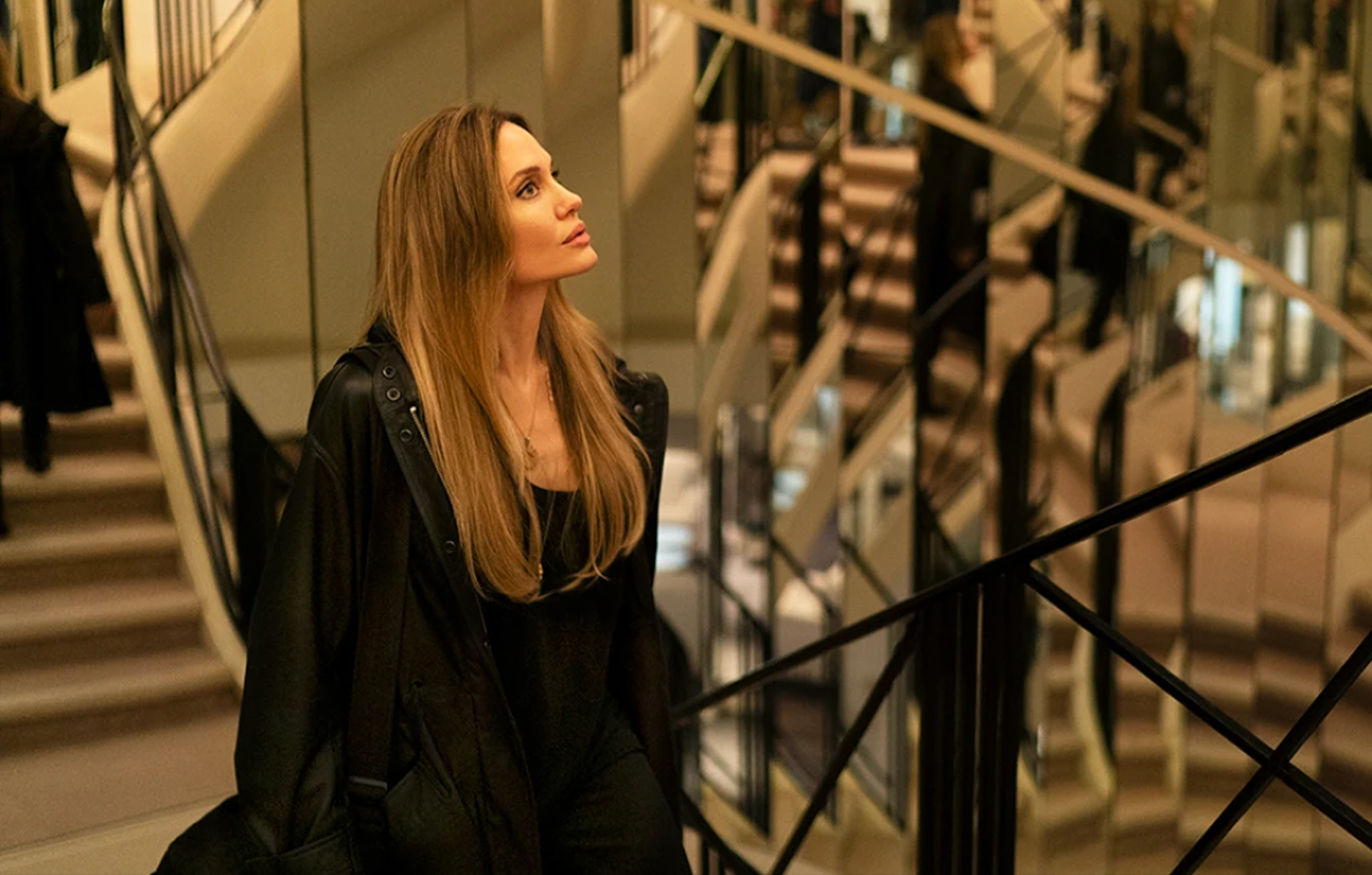 Angelina Jolie dans le film Couture (2025) © Carole Bethuel.