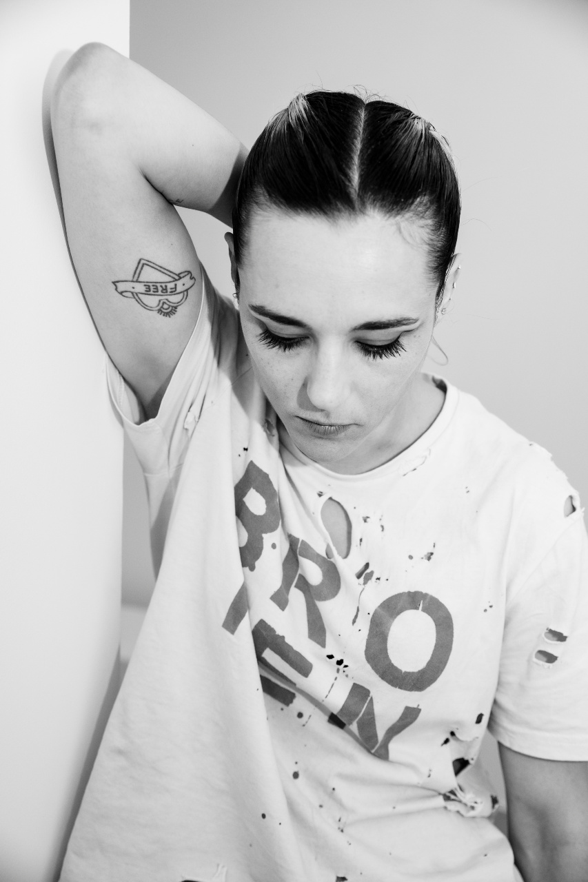 Jehnny Beth par Nathan Merchadier pour Numero.com.