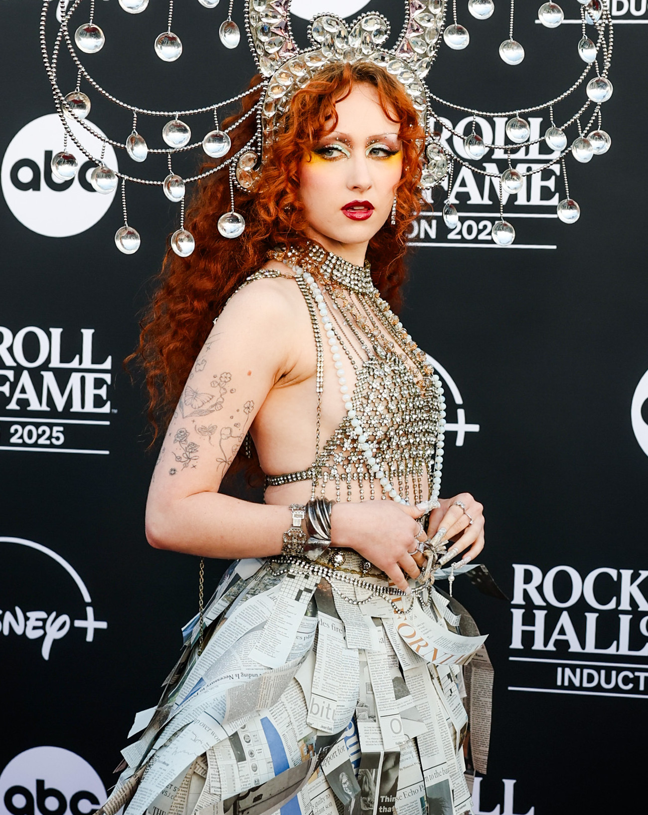 Chappell Roan en Efrain Nava, Manny Robertson et pièces vintage à la cérémonie Rock & Roll Hall of Fame au Peacock Theater, à Los Angeles, le 8 novembre 2025. Eric Thayer / Los Angeles Times via Getty Images.