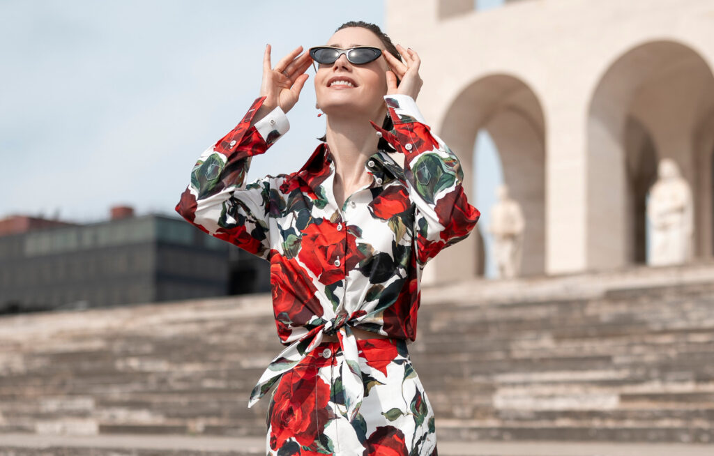 Lily Collins dans la saison 5 d'Emily in Paris.