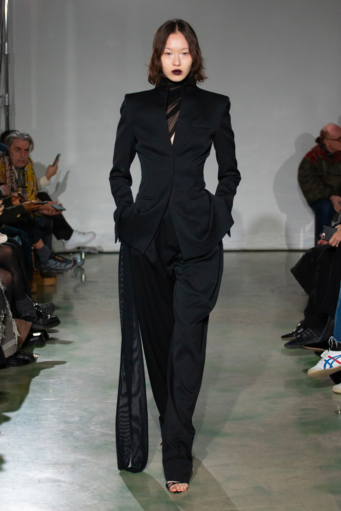 Ensemble noir du défilé Francesco Murano automne-hiver 2025-2026 à la Fashion Week de Milan.