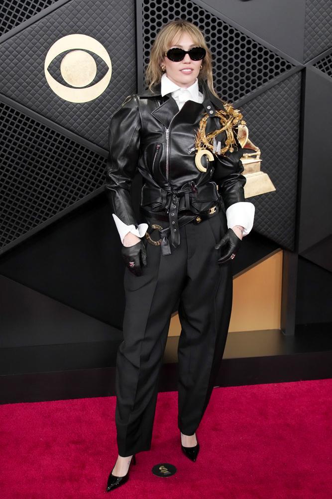 La star Miley Cyrus en Céline lors de la 68ème cérémonie des GRAMMY Awards.