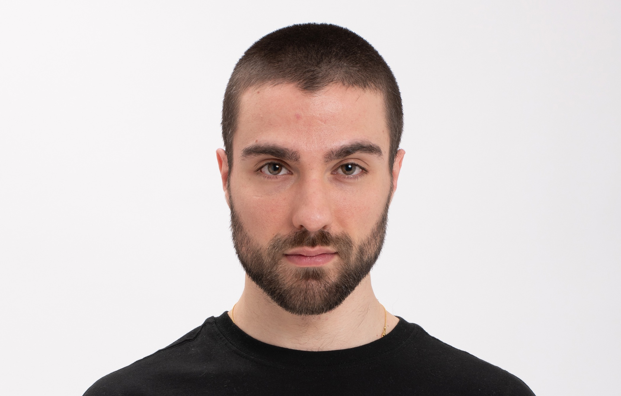 Portrait du créateur Francesco Murano, finaliste du Prix LVMH 2025.