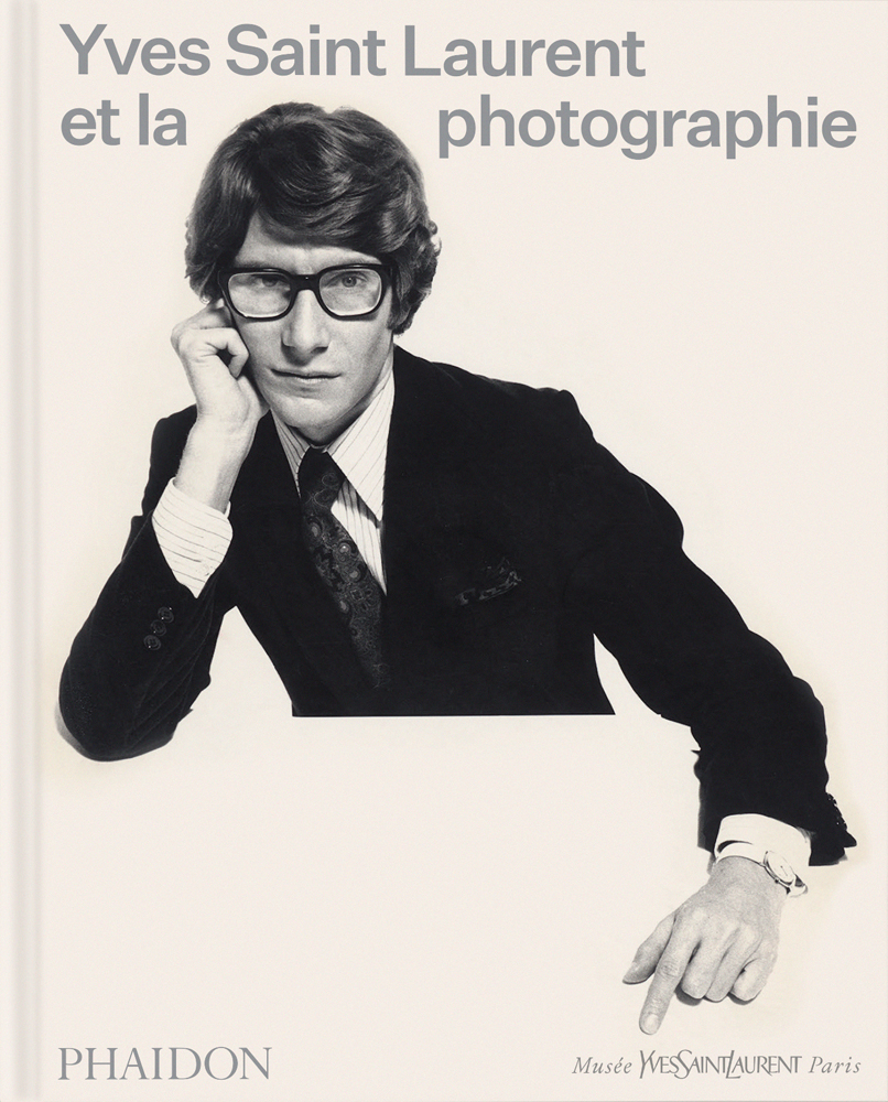 couverture du livre Yves Saint Laurent et la photographie, éd. Phaidon.