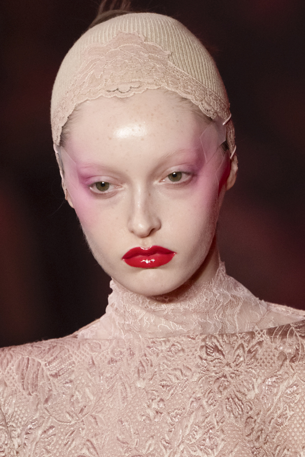 tendance make-up défilé valentino automne-hiver 2025-2026