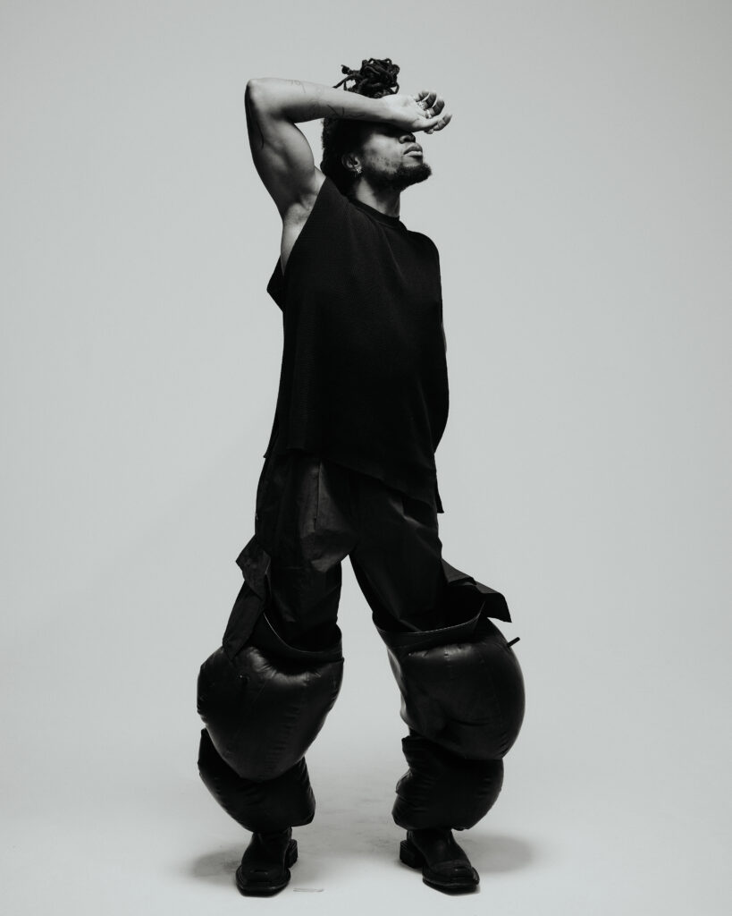 Le chanteur Obongjayar photographié par George Muncey.