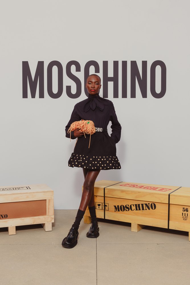 Amina Seck au défilé Moschino printemps-été 2026 © Moschino.