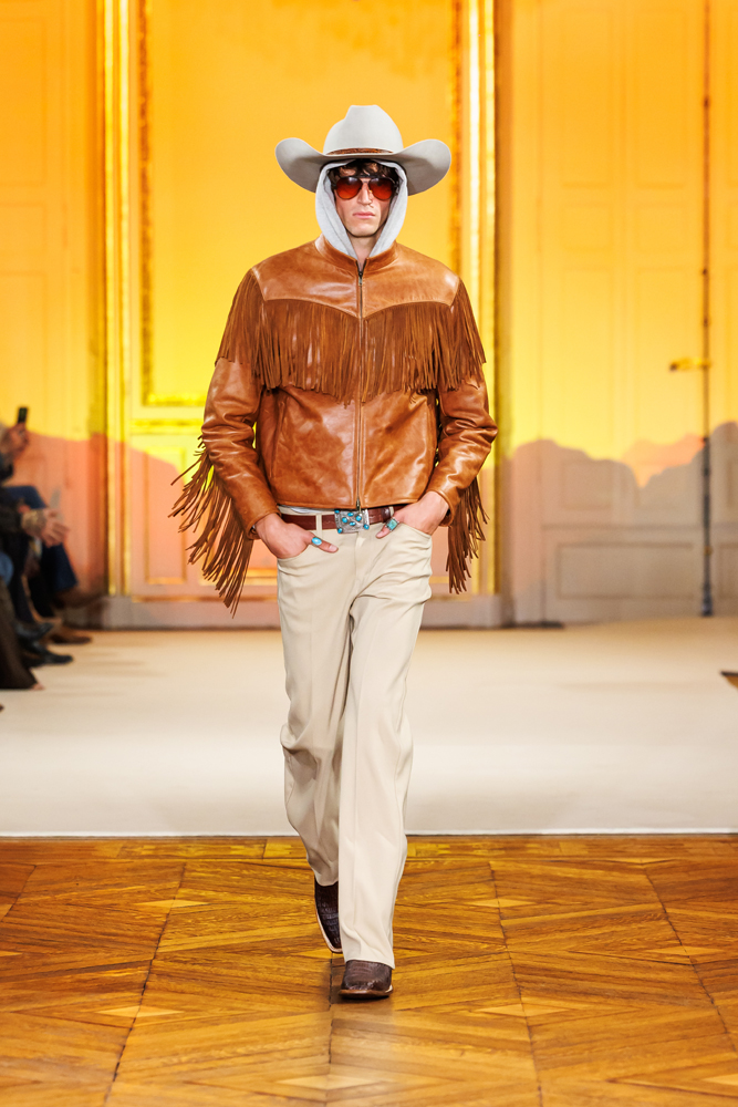 Le Défilé Austin Post season 1.