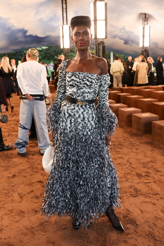 Jodie Turner-Smith au défilé Burberry Printemps-Été 2026 pendant la Fashion Week de Londres 