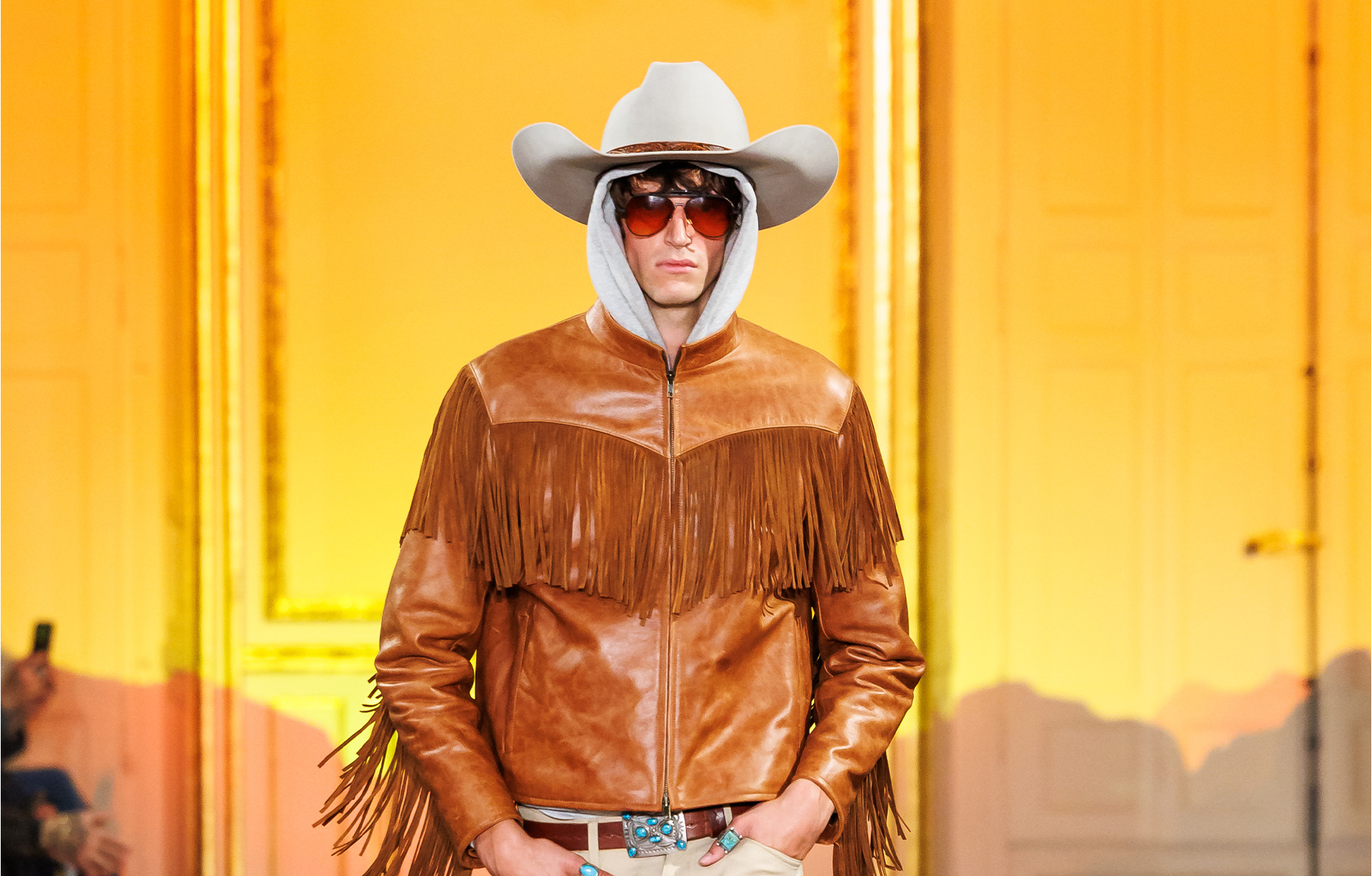 Le Défilé Austin Post season 1.