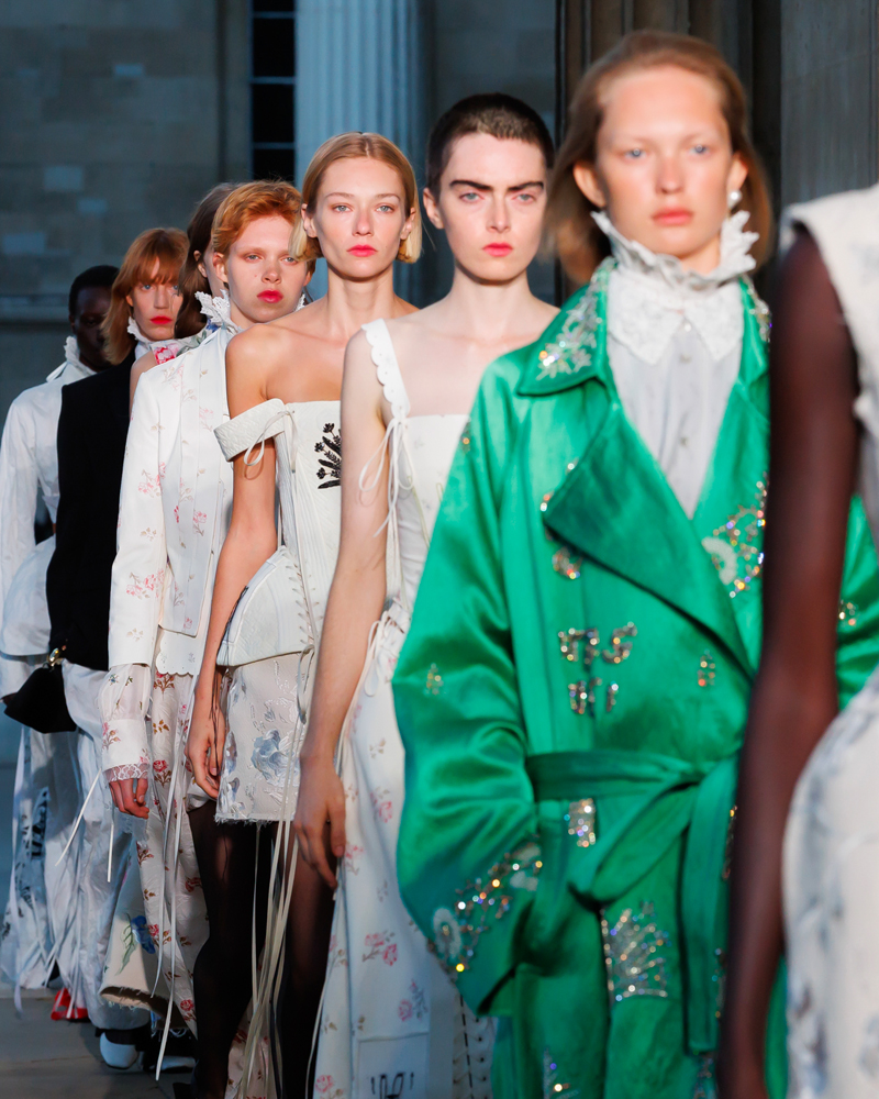 Le défilé Erdem printemps-été 2026 à la Fashion Week de Londres