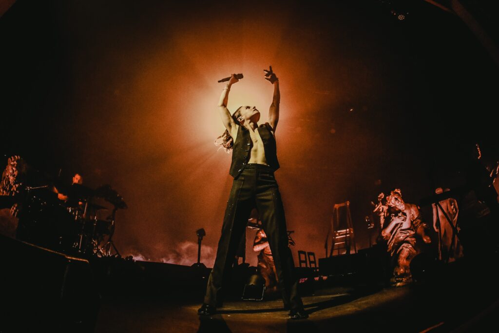 Christine and The Queens à l’Olympia Theatre de Dublin le 10 septembre 2023.