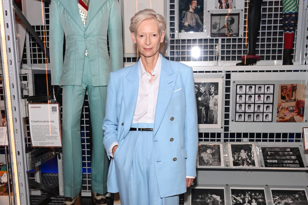 L'actrice Tilda Swinton assiste à l’inauguration VIP du David Bowie Centre, au V&A East Storehouse