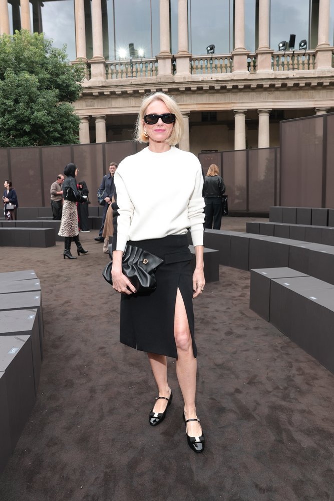 Naomie Watts au défilé Ferragamo printemps-été 2026 © Jacopo M. Raule/Getty Images pour Ferragamo.