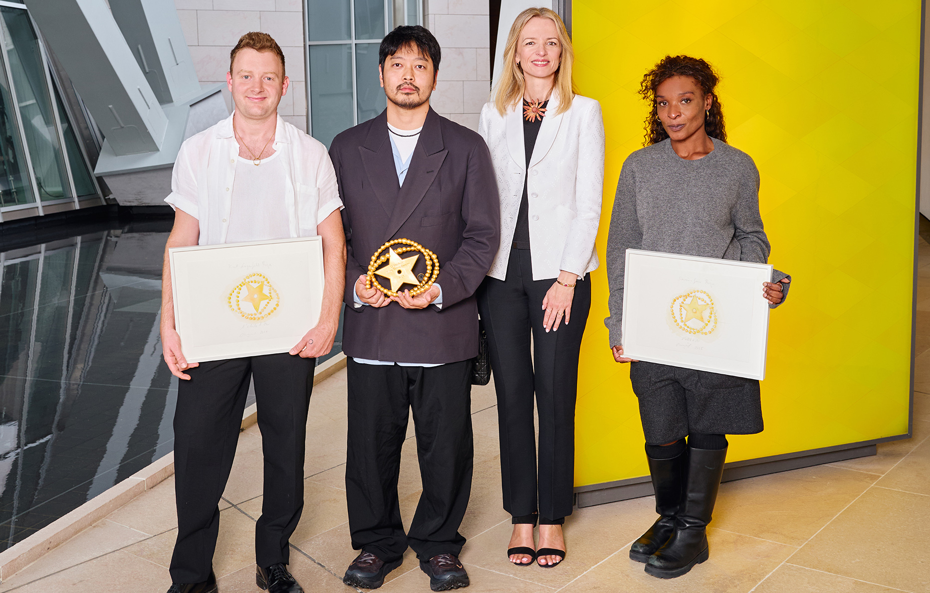 Steve O Smith, Soshi Otsuki, Delphine Arnault et Torishéju Dumi (de gauche à droite) au prix LVMH 2025 © LVMH Prize.