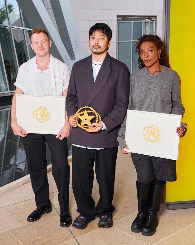 Steve O Smith, Soshi Otsuki et Torishéju Dumi (de gauche à droite) au prix LVMH 2025 © LVMH Prize.