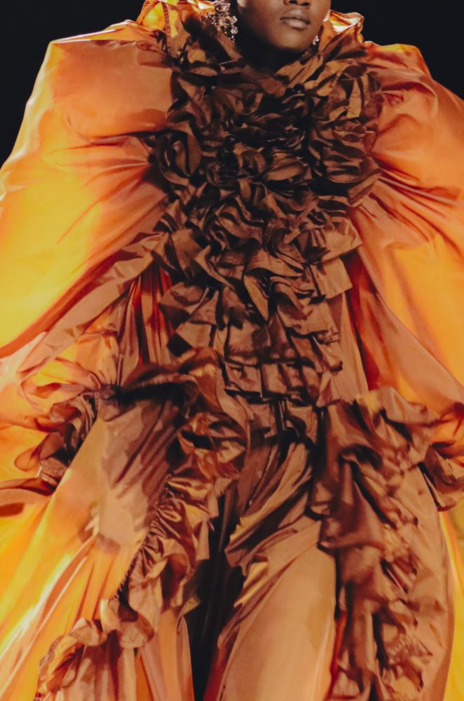 robe princesse du défilé Saint Laurent printemps-été 2026.