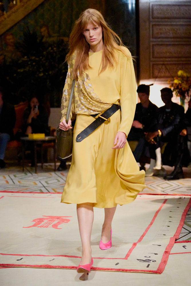 Le premier défilé Versace par Dario Vitale printemps-été 2026.