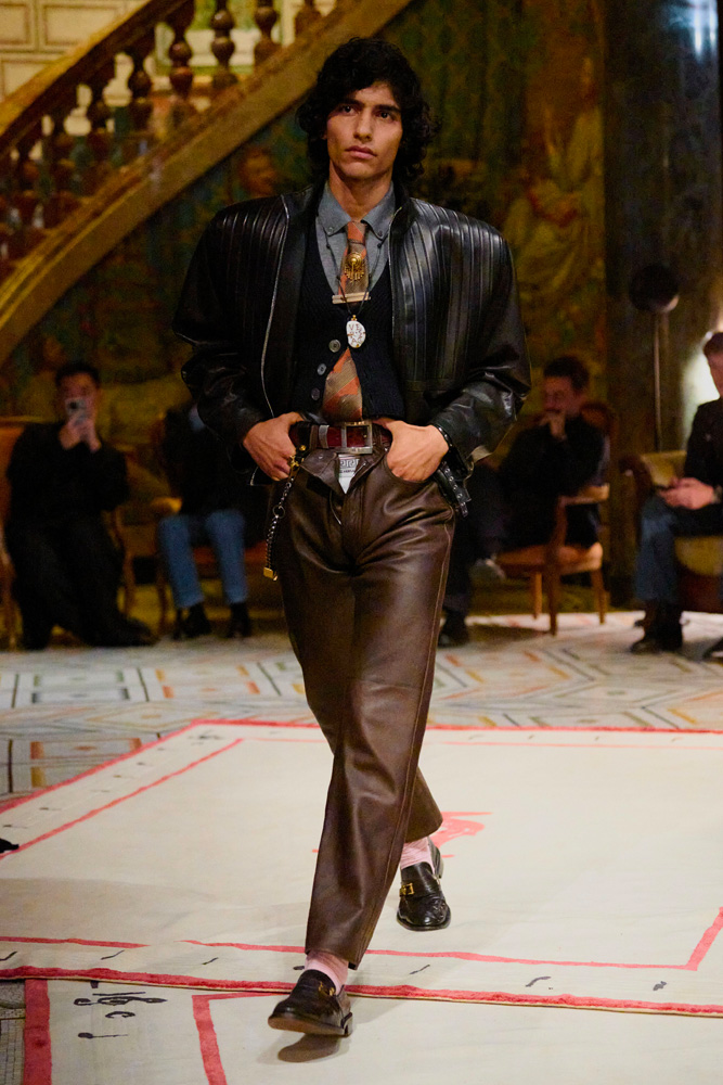 Le premier défilé Versace par Dario Vitale printemps-été 2026.