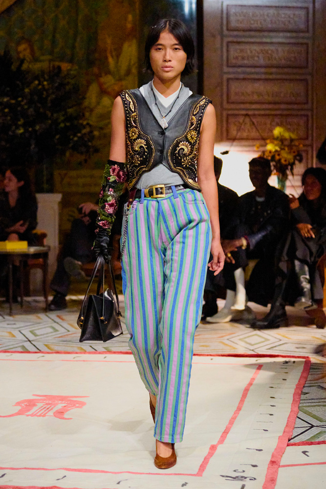 Le premier défilé Versace par Dario Vitale printemps-été 2026.