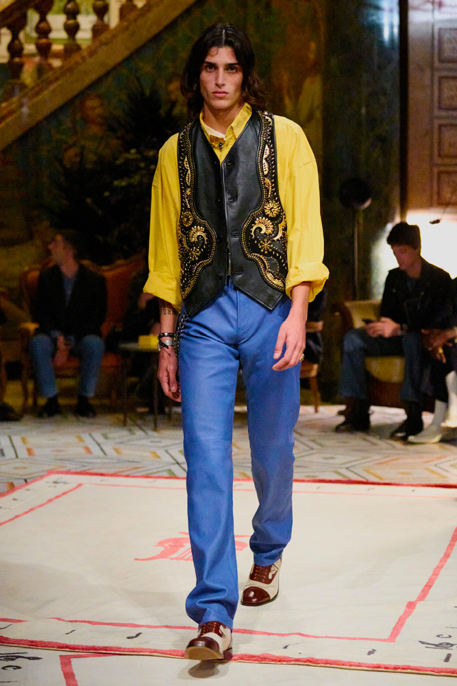 Le premier défilé Versace par Dario Vitale printemps-été 2026.