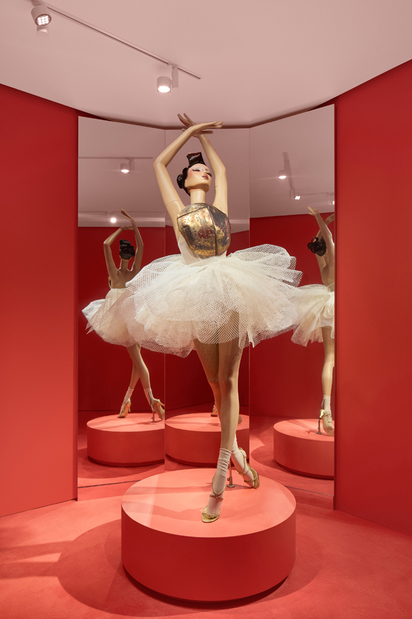 exposition jewellery box by emman acne paper palais royal fashion week paris