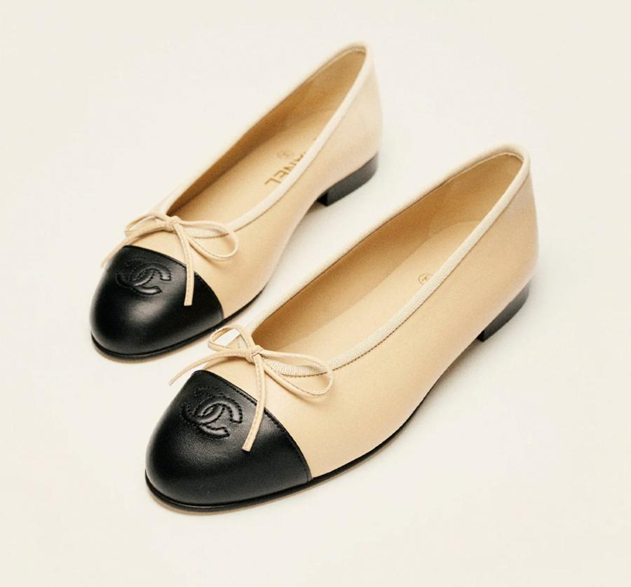 ballerines tendance en cuir beige et noir chanel
