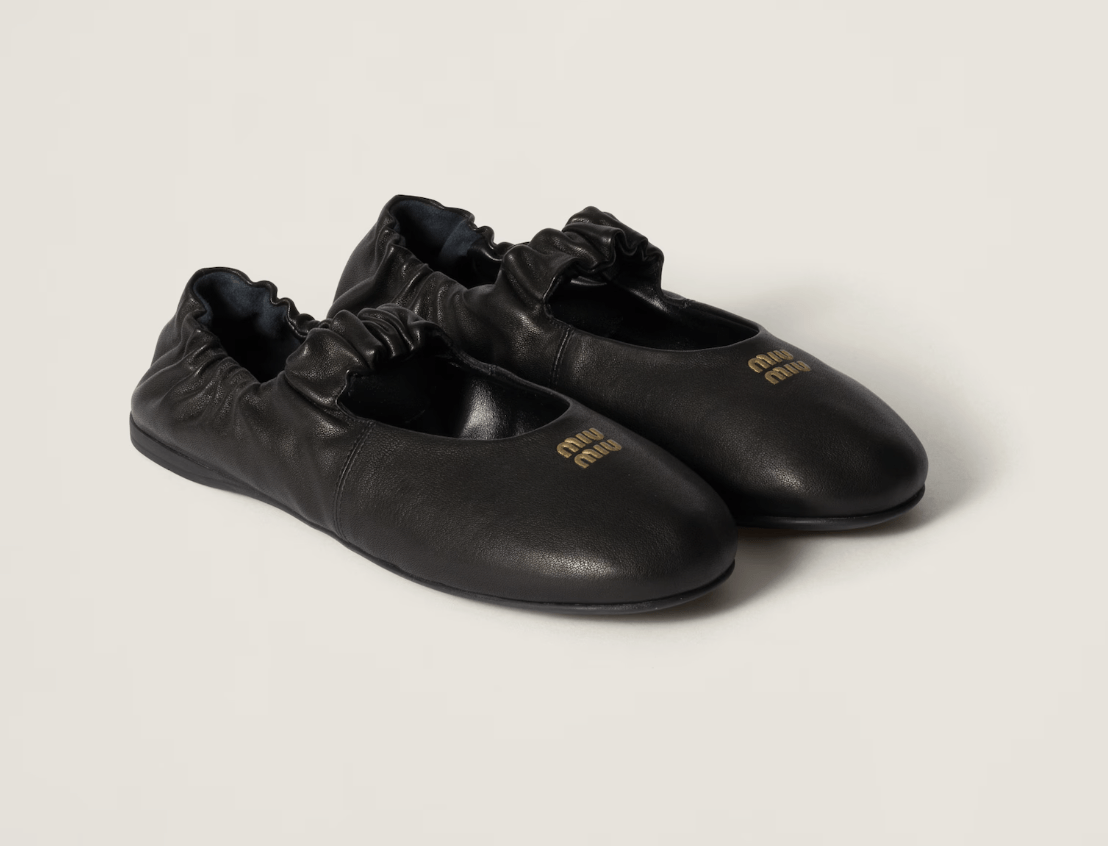 ballerines tendance en cuir noir à élastique miu miu