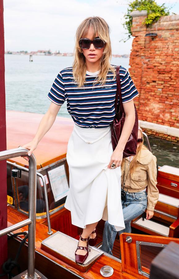 suki waterhouse en ballerines à sangles au festival de venise