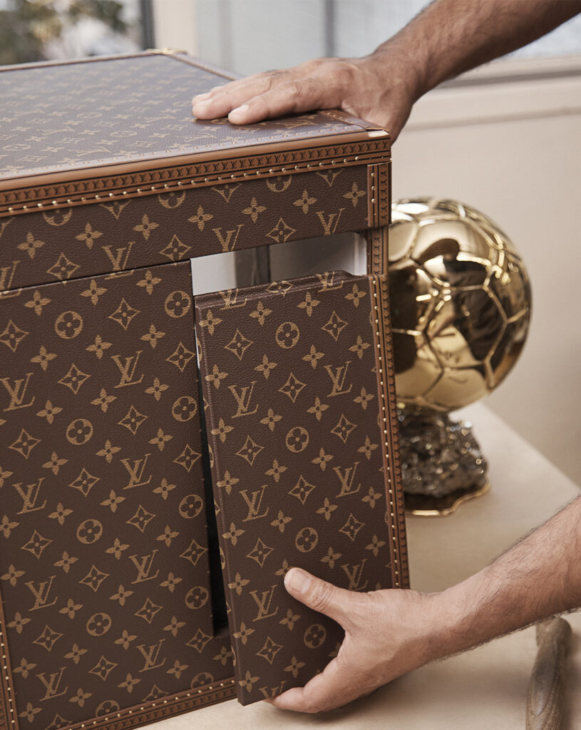 Les malles trophées du Ballon d'Or 2025 © Louis Vuitton.