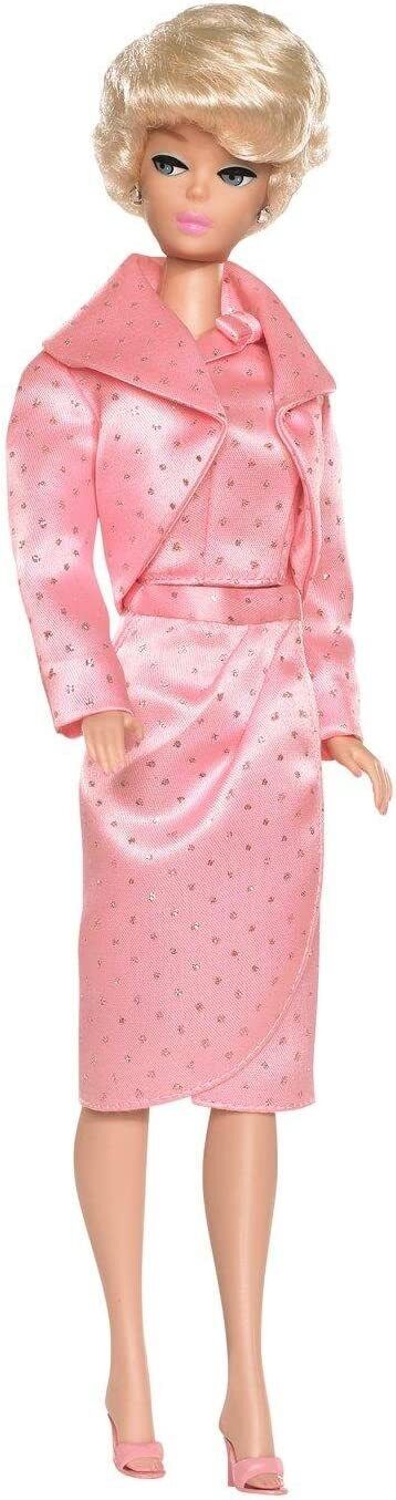 La Barbie Sparkling Pink (1964) qui a inspiré un des looks de Margot Robbie pendant la promo du film.