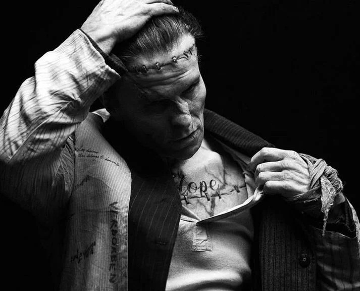 Photo de l'acteur Christian Bale dans le film The Bride (2025) de Maggie Gyllenhaal.