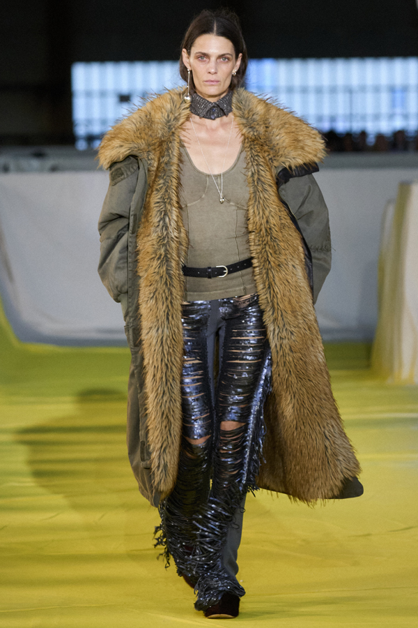 défilé desigual studio 2025 à barcelone 