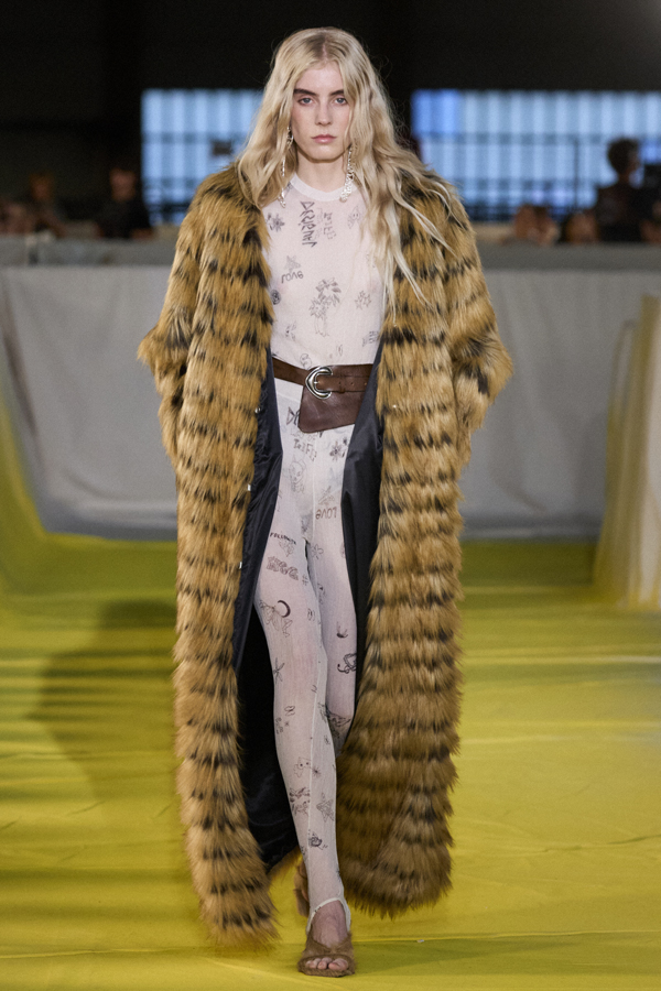 défilé desigual studio 2025 à barcelone 