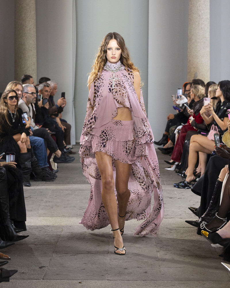 Le défilé Blumarine printemps-été 2026 à la Fashion Week de Milan