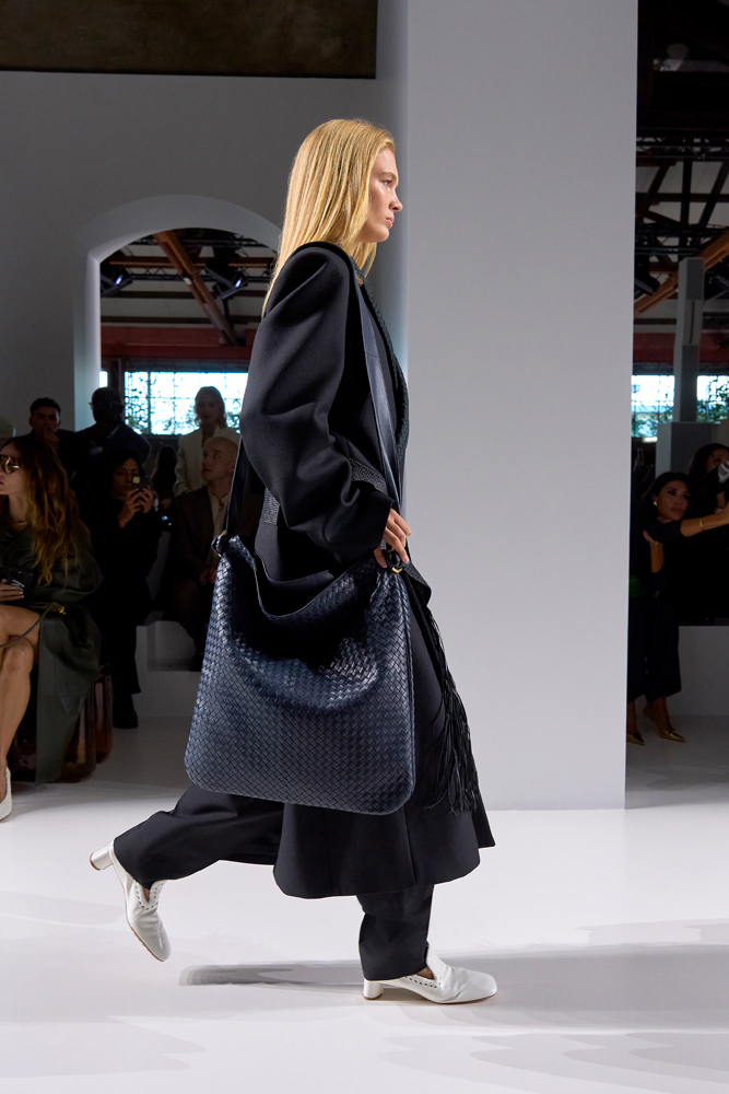 Le défilé Bottega Veneta printemps-été 2026 par Louise Trotter à la Fashion Week de Milan