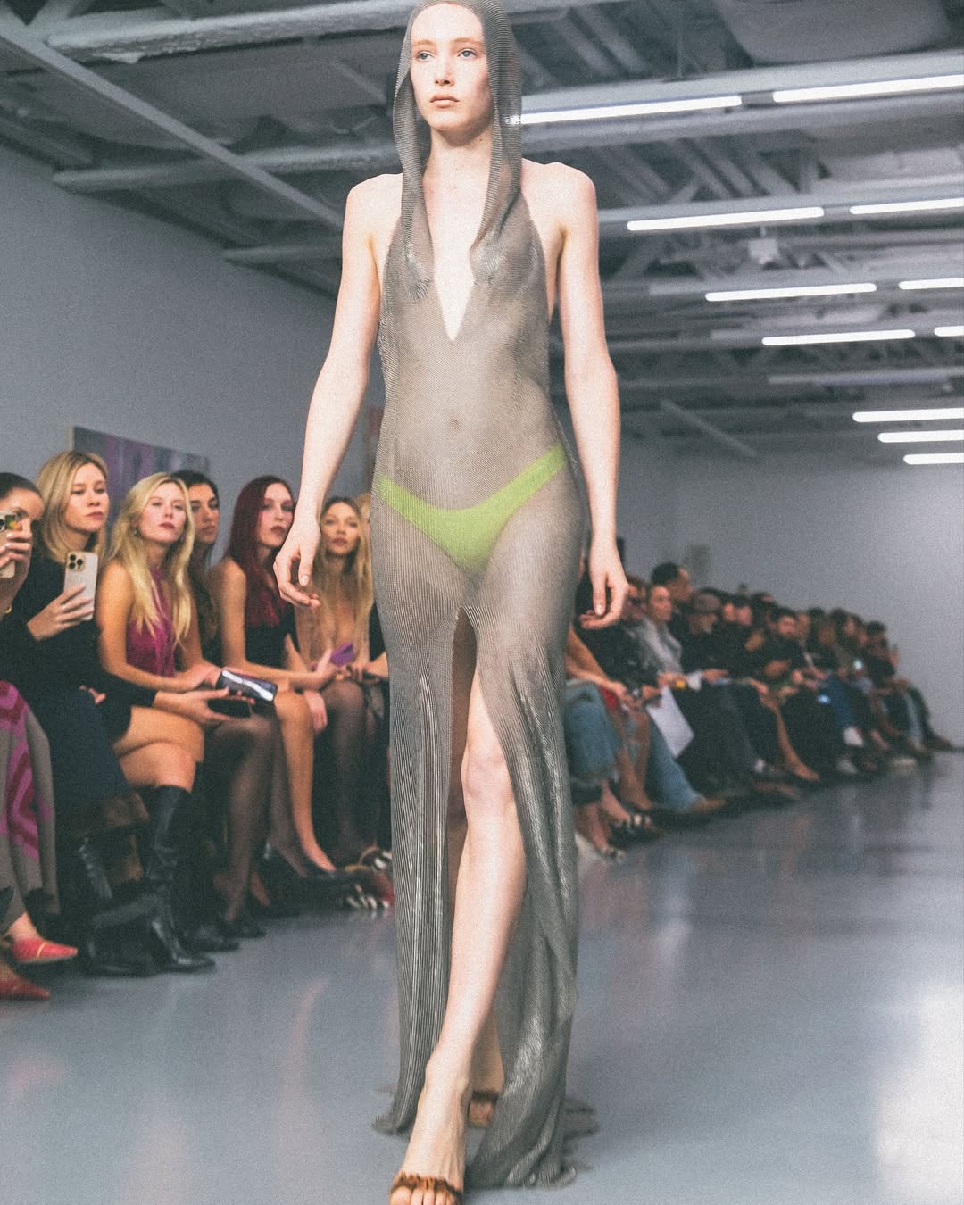Le défilé Conner Ives printemps-été 2026 à la Fashion Week de Londres