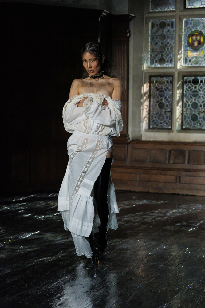 Le défilé Dilara Findigoklu printemps-été 2026 à la Fashion Week de Londres