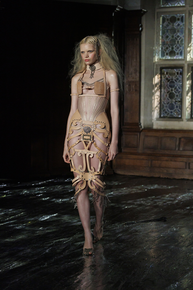 Le défilé Dilara Findigoklu printemps-été 2026 à la Fashion Week de Londres