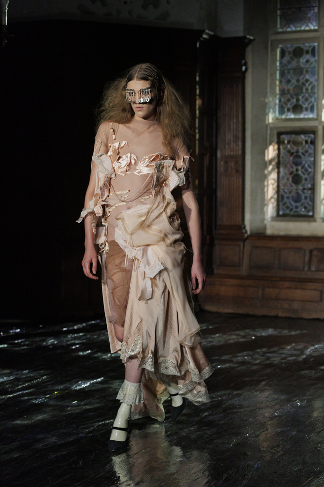 Le défilé Dilara Findigoklu printemps-été 2026 à la Fashion Week de Londres