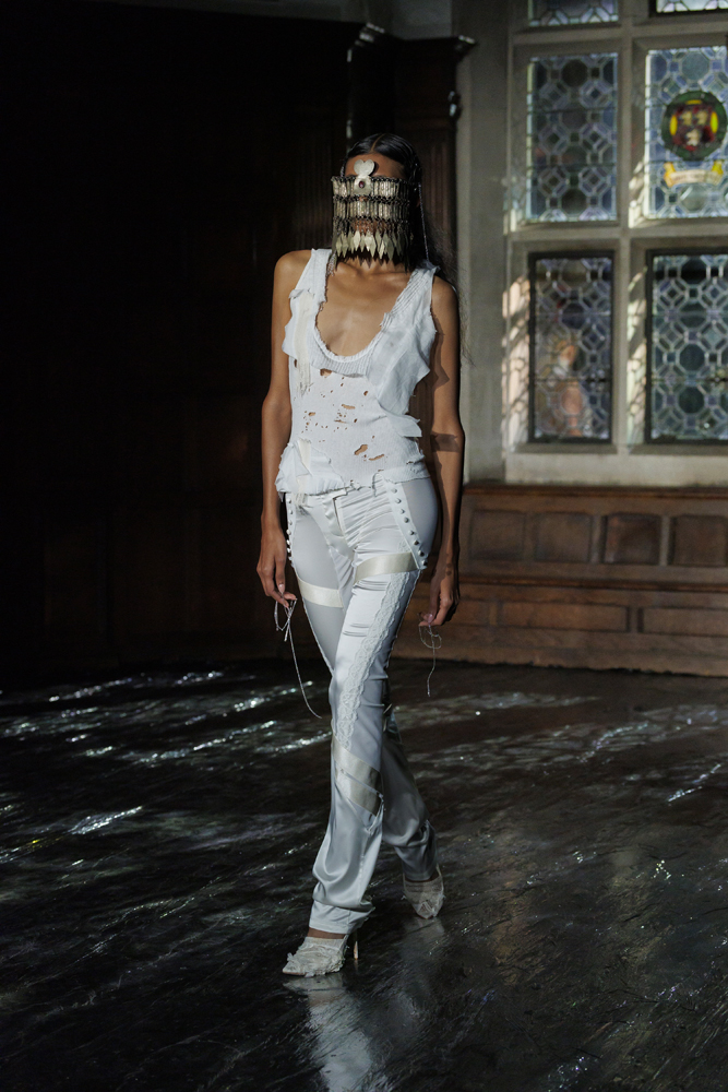 Le défilé Dilara Findigoklu printemps-été 2026 à la Fashion Week de Londres