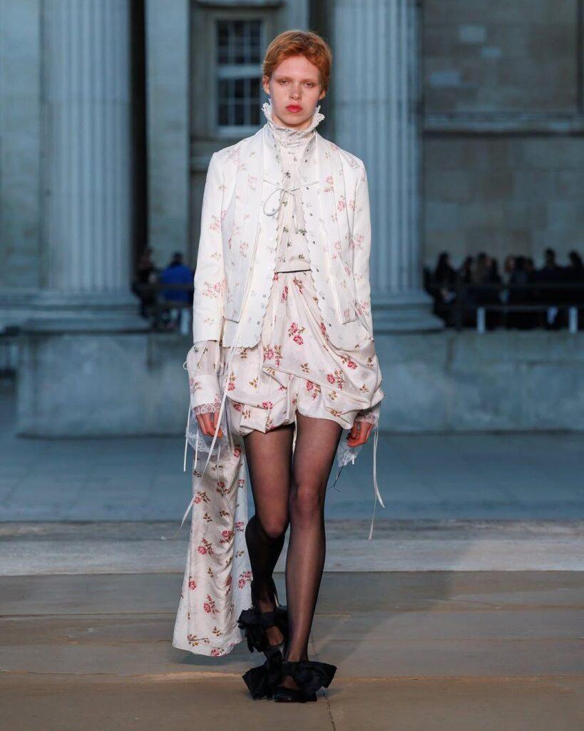 Le défilé Erdem printemps-été 2026. © Capture d’écran du compte Instagram @erdem.