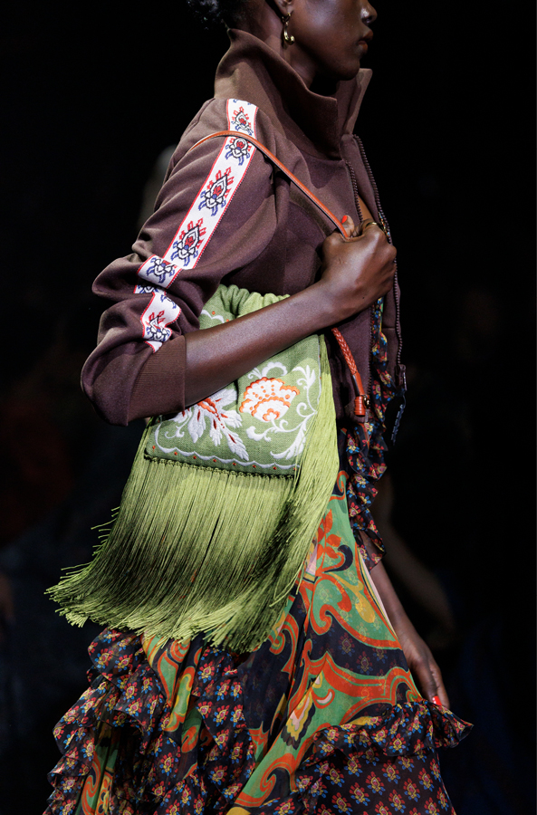 sacs à franges défilé etro printemps-été 2026 fashion week milan