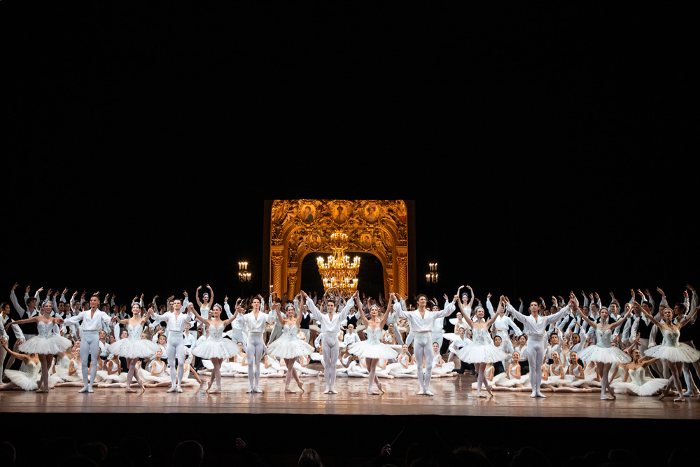 Le défilé du Ballet lors du gala de l'Opéra 2025