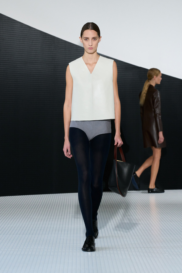 défilé jil sander printemps-été 2026 à la fashion week de milan