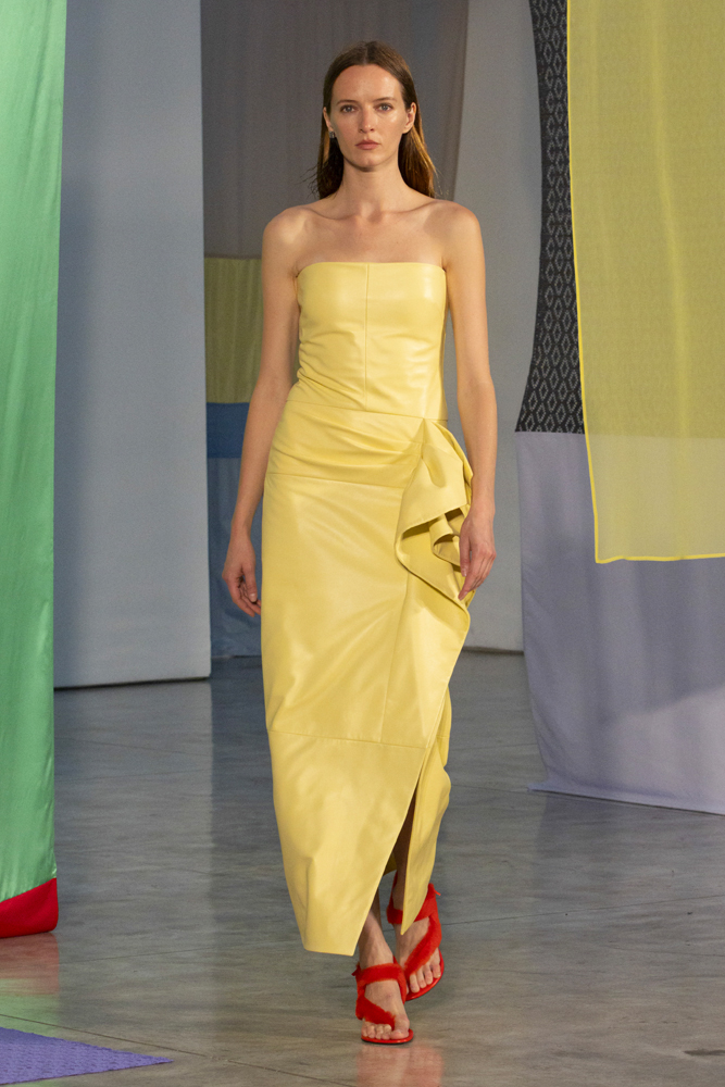 Le défilé Proenza Schouler printemps-été 2026 par Rachel Scott à la Fashion Week de New York printemps-été 2026