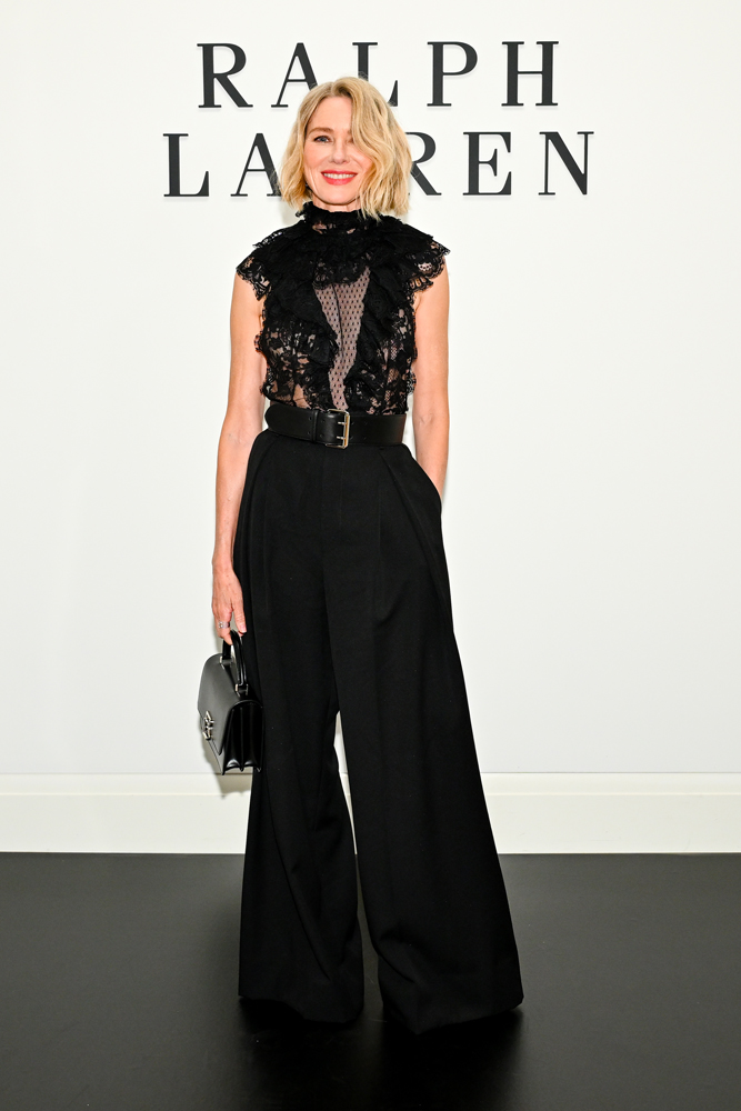 Naomi Watts au défilé Ralph Lauren printemps-été 2026.