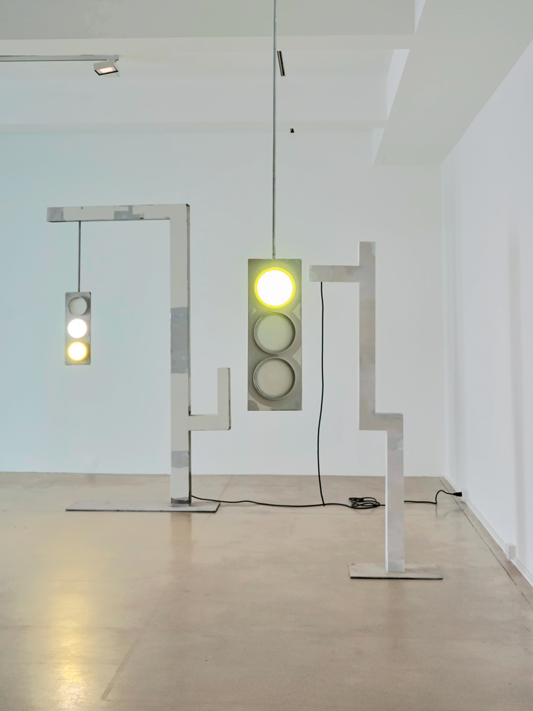 œuvre de l'artiste Peter Fischli, People Planet Profit (2025-2026), exposé LUMA Arles en 2025