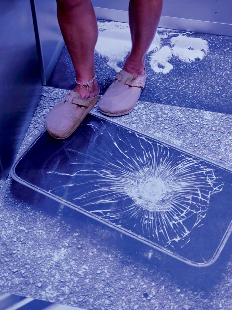 œuvre de l'artiste Peter Fischli, Vertigo Vinyl Floor Pattern (2025), exposé LUMA Arles en 2025